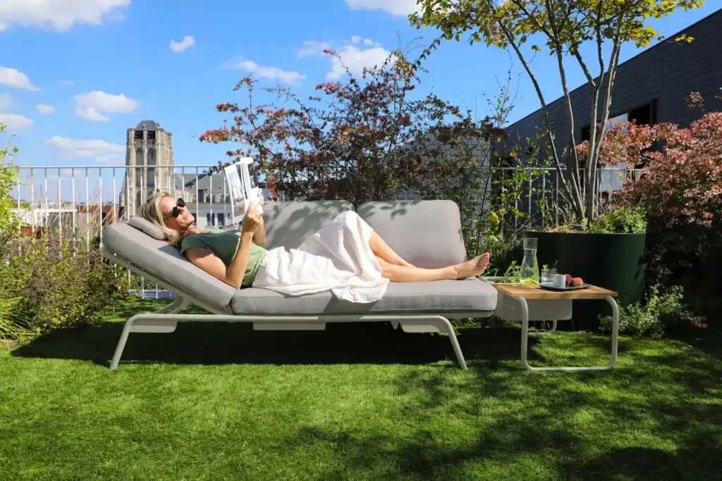 Sonnenliegen von Zebra im Garten